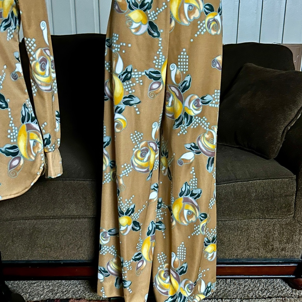 Neiman Marcus (Leslie J) •Medium • Brown/Yellow •Floral • 3 Piece •Blouse/Pants - Picture 13 of 16